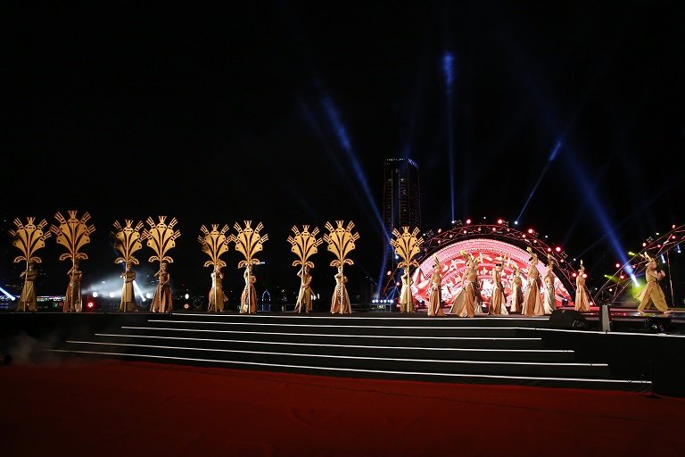 dai-tiec-phao-hoa-ben-song-han-chinh-thuc-khai-mac