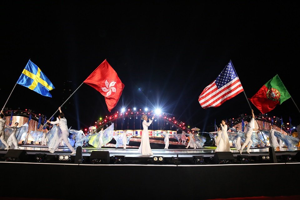 dai-tiec-phao-hoa-ben-song-han-chinh-thuc-khai-mac