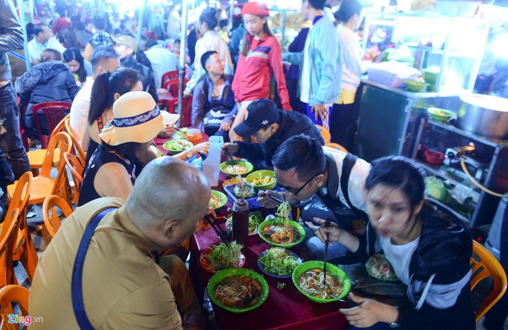 'Rừng người' chen chân chơi lễ ở Đà Lạt