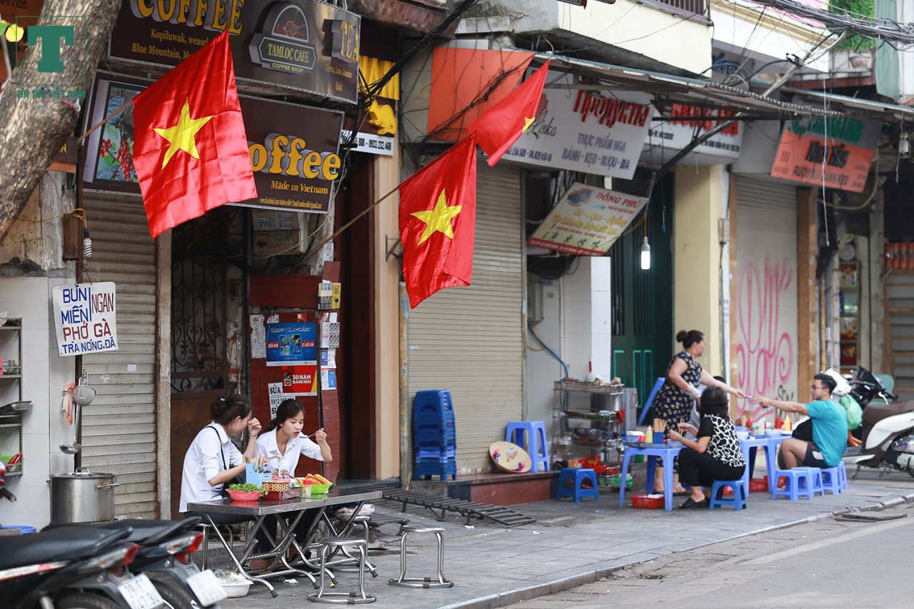 ha-noi-ruc-ro-co-hoa-chao-don-ngay-non-song-thong-nhat