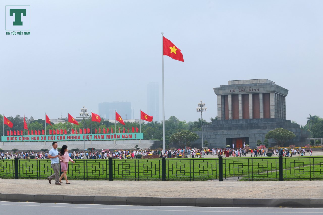 ha-noi-ruc-ro-co-hoa-chao-don-ngay-non-song-thong-nhat