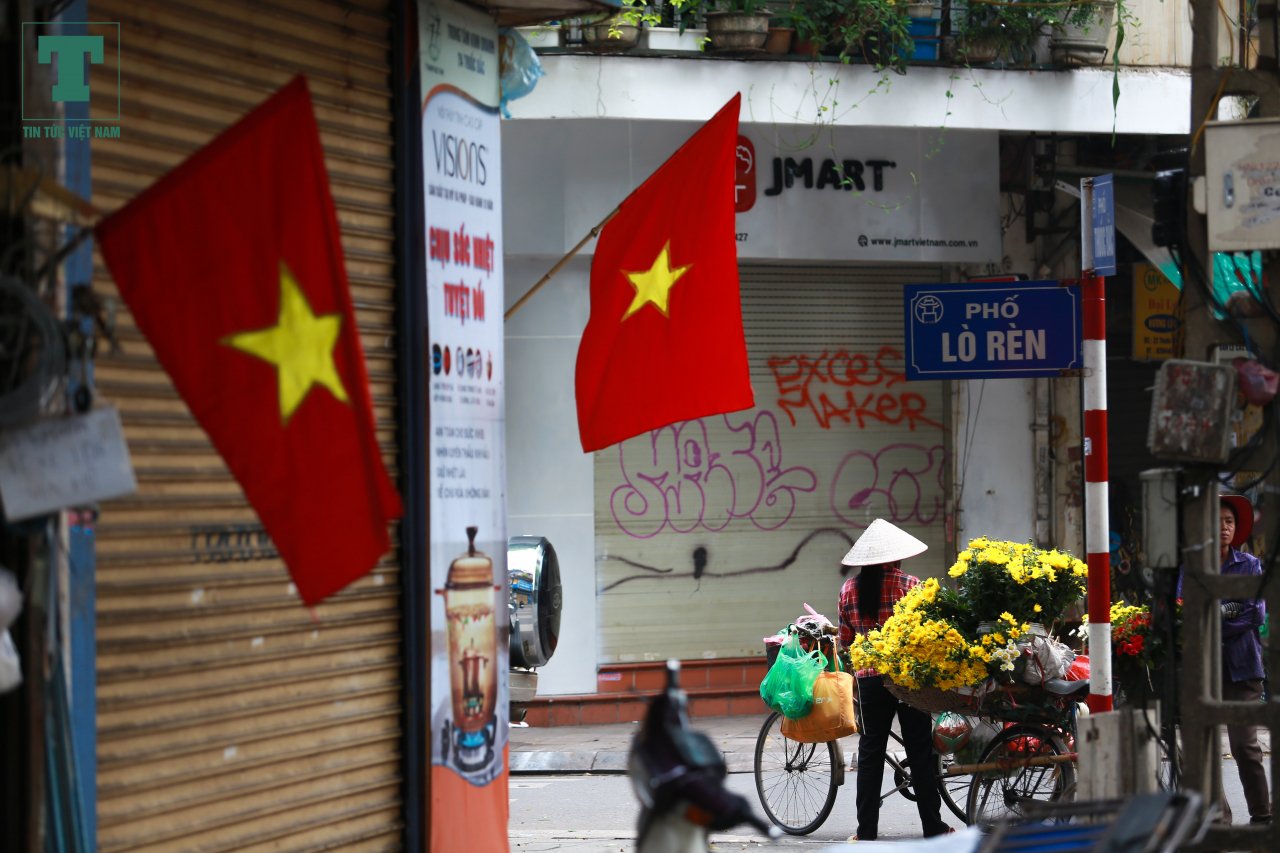 ha-noi-ruc-ro-co-hoa-chao-don-ngay-non-song-thong-nhat