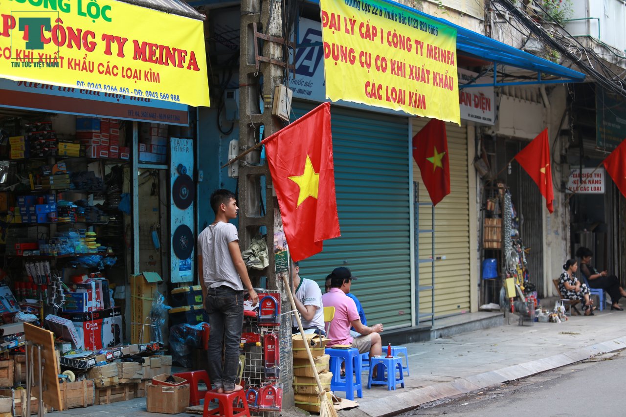 ha-noi-ruc-ro-co-hoa-chao-don-ngay-non-song-thong-nhat