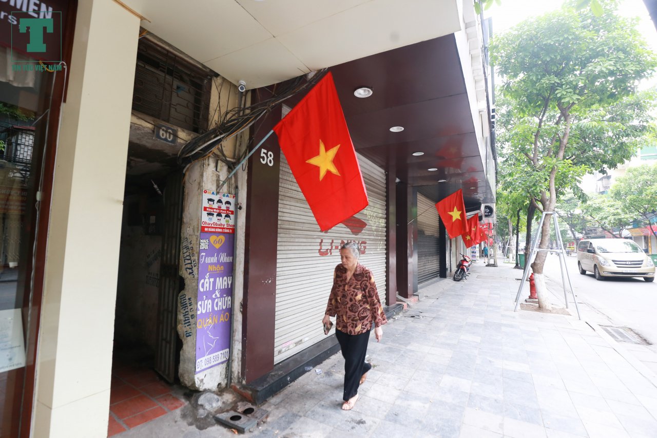 ha-noi-ruc-ro-co-hoa-chao-don-ngay-non-song-thong-nhat