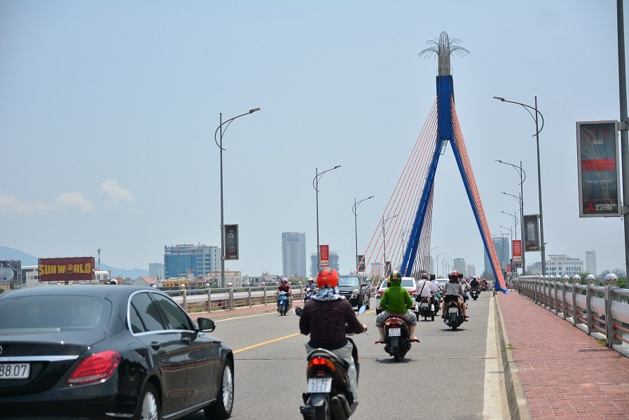 khong-mua-ve-vao-khan-dai-nguoi-dan-va-du-khach-xi-cho-nao-de-thuong-thuc-phao-hoa-man-nhan
