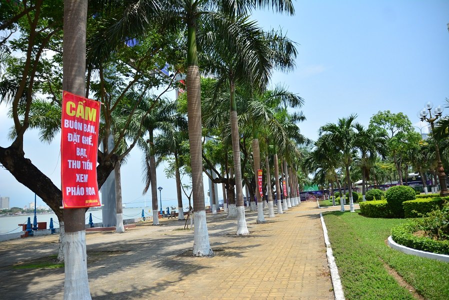 khong-mua-ve-vao-khan-dai-nguoi-dan-va-du-khach-xi-cho-nao-de-thuong-thuc-phao-hoa-man-nhan
