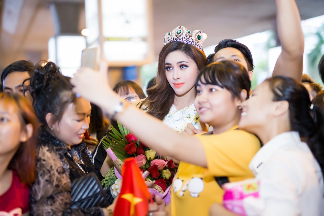 thu-dung-rang-ro-ve-nuoc-sau-khi-gianh-a-hau-2-tai-miss-eco-international-2018-bat-mi-ke-hoach-hoc-tieng-anh