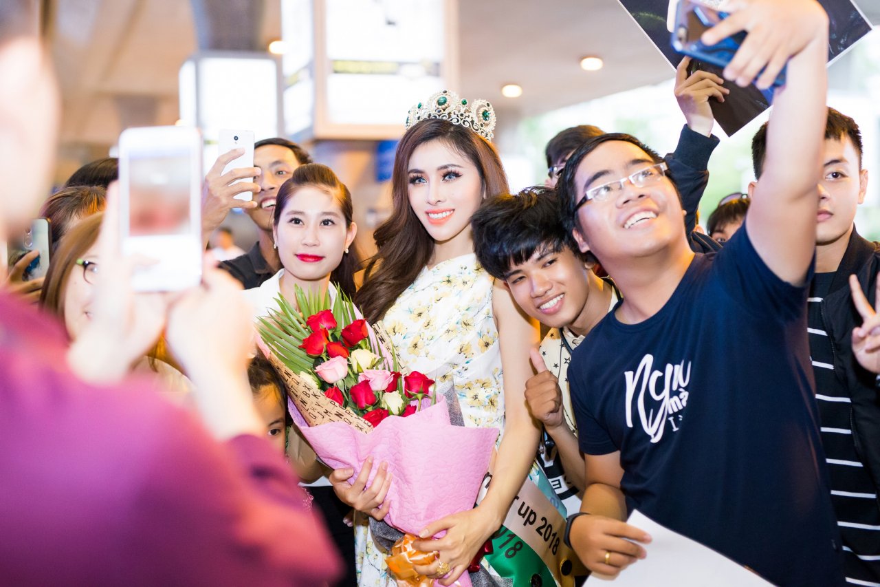 thu-dung-rang-ro-ve-nuoc-sau-khi-gianh-a-hau-2-tai-miss-eco-international-2018-bat-mi-ke-hoach-hoc-tieng-anh
