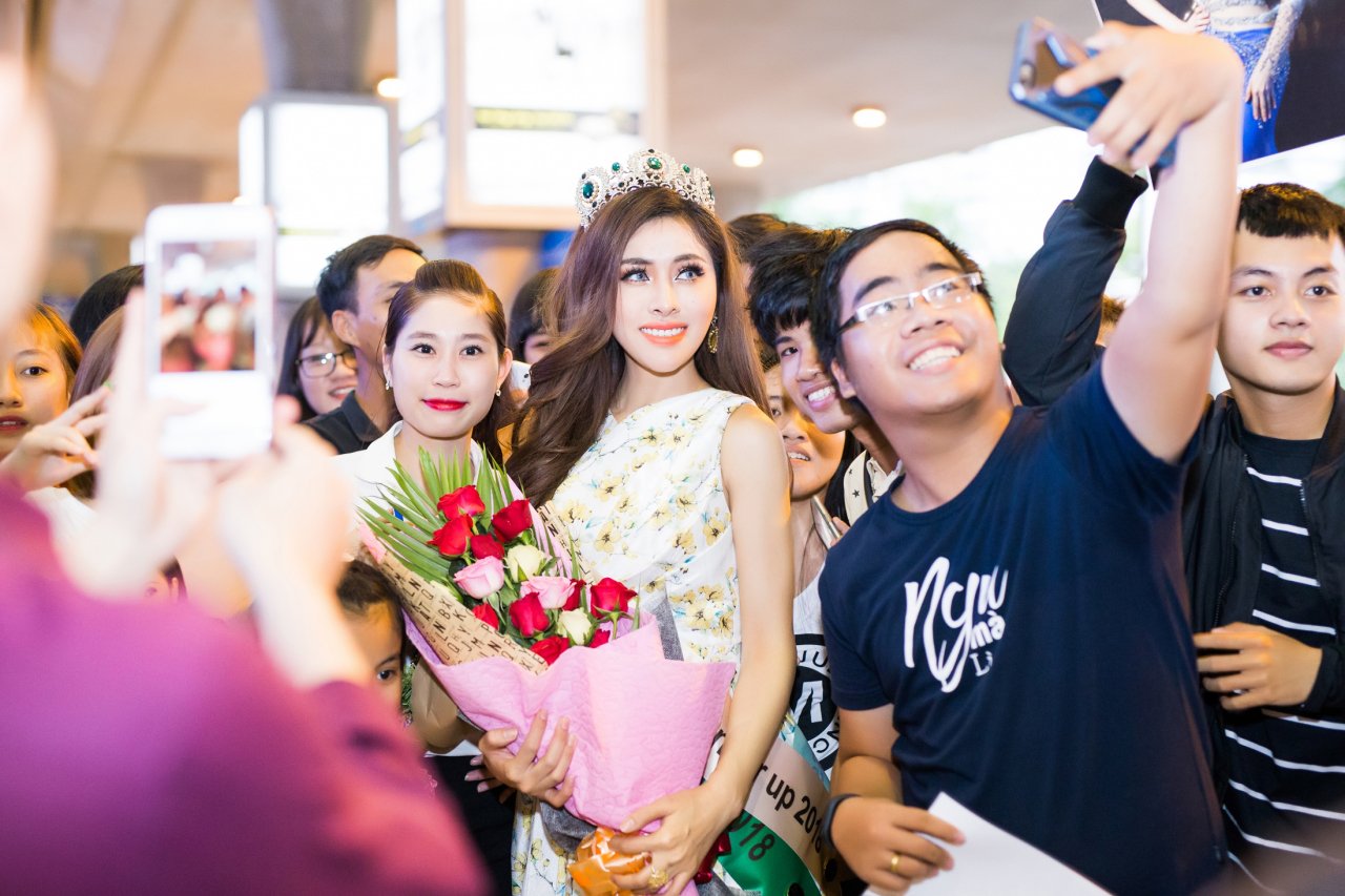 thu-dung-rang-ro-ve-nuoc-sau-khi-gianh-a-hau-2-tai-miss-eco-international-2018-bat-mi-ke-hoach-hoc-tieng-anh