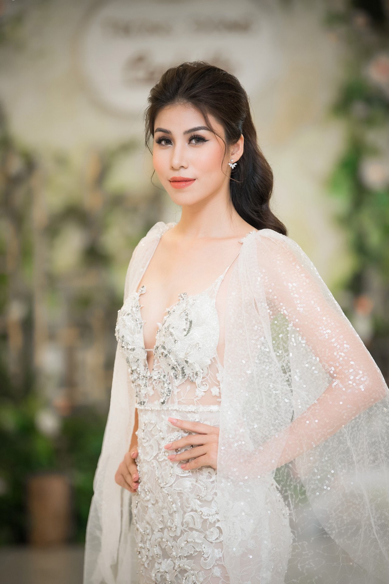 ru-bo-ve-rut-re-luc-dang-quang-top-3-hoa-hau-bien-viet-nam-toan-cau-khoe-nhan-sac-van-nguoi-me