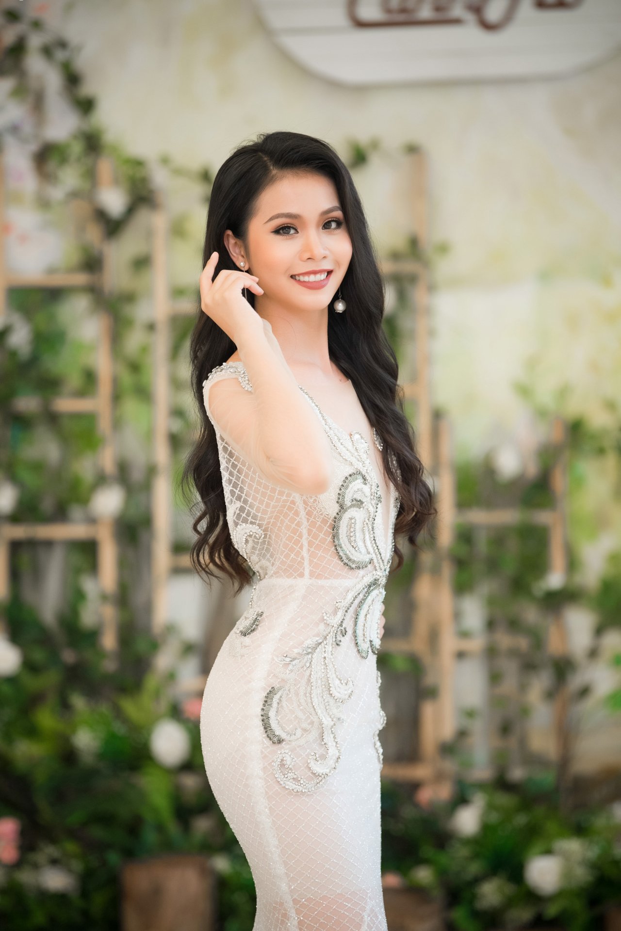 ru-bo-ve-rut-re-luc-dang-quang-top-3-hoa-hau-bien-viet-nam-toan-cau-khoe-nhan-sac-van-nguoi-me