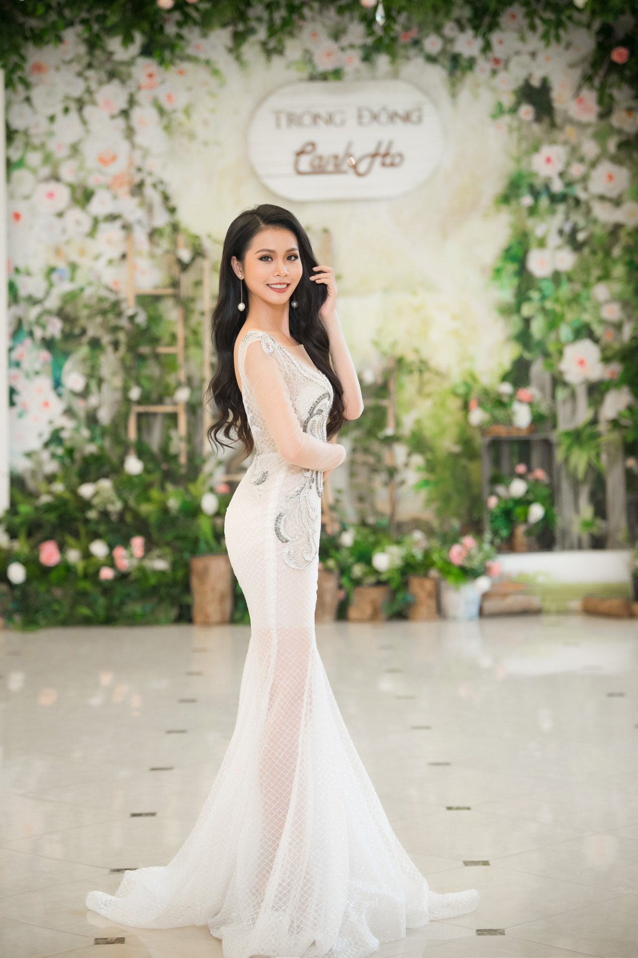 ru-bo-ve-rut-re-luc-dang-quang-top-3-hoa-hau-bien-viet-nam-toan-cau-khoe-nhan-sac-van-nguoi-me