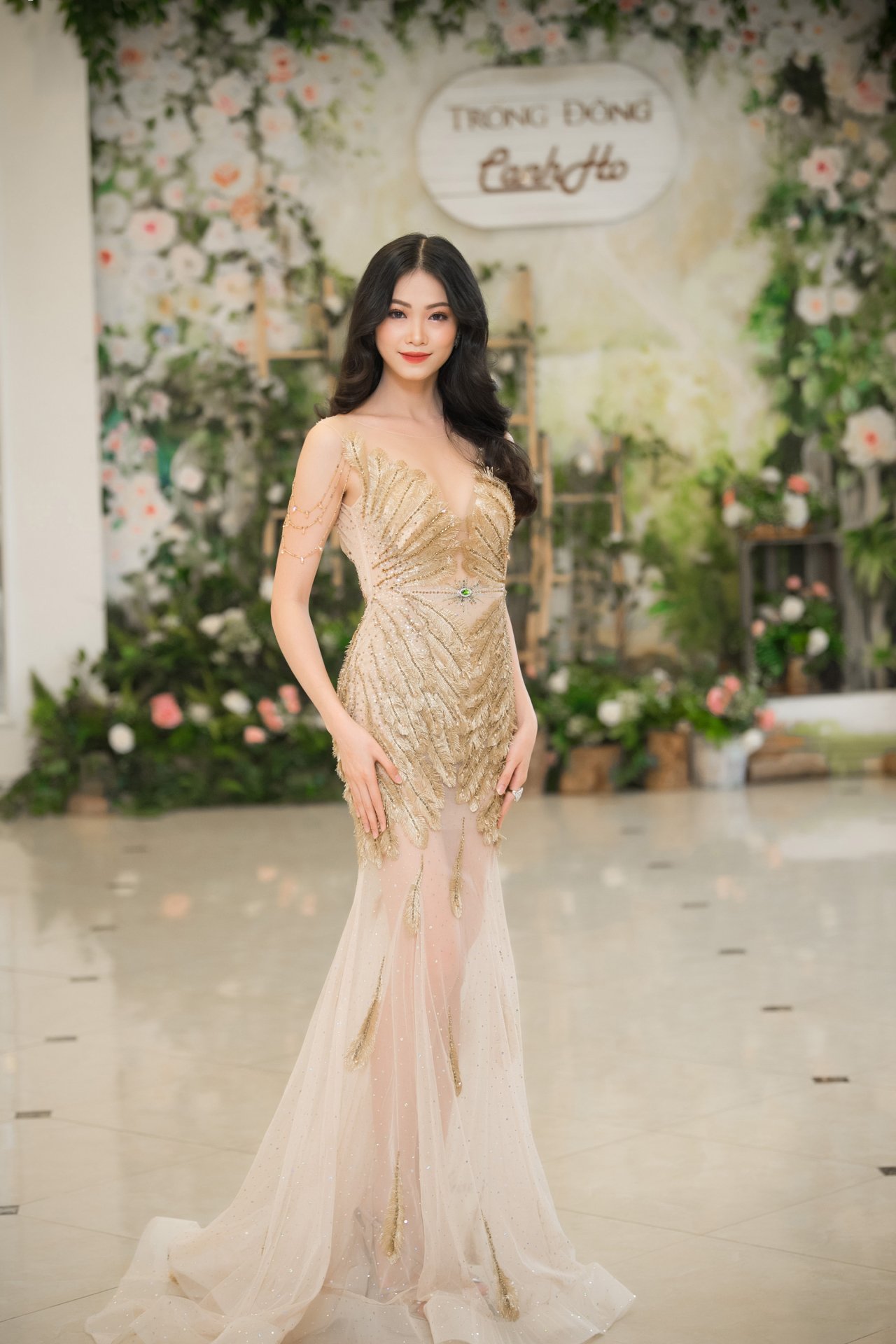 ru-bo-ve-rut-re-luc-dang-quang-top-3-hoa-hau-bien-viet-nam-toan-cau-khoe-nhan-sac-van-nguoi-me