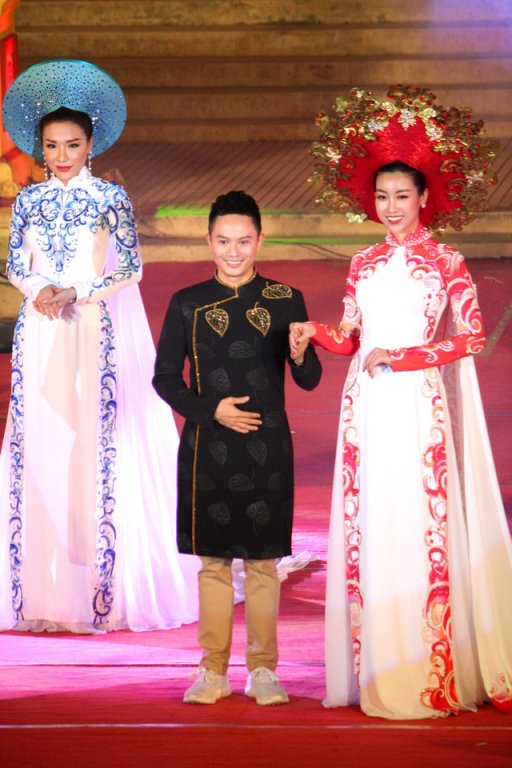 do-my-linh-dien-ao-dai-5-met-lam-vedette-sau-khi-lot-top-64-hoa-hau-dep-nhat-nam-2017