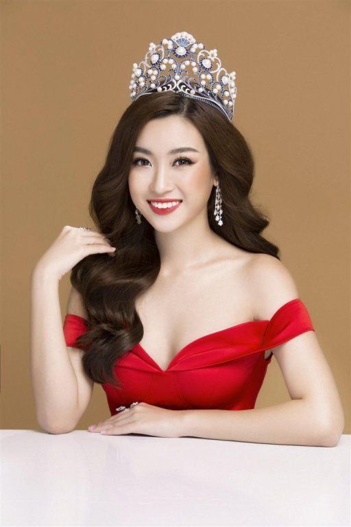do-my-linh-dien-ao-dai-5-met-lam-vedette-sau-khi-lot-top-64-hoa-hau-dep-nhat-nam-2017