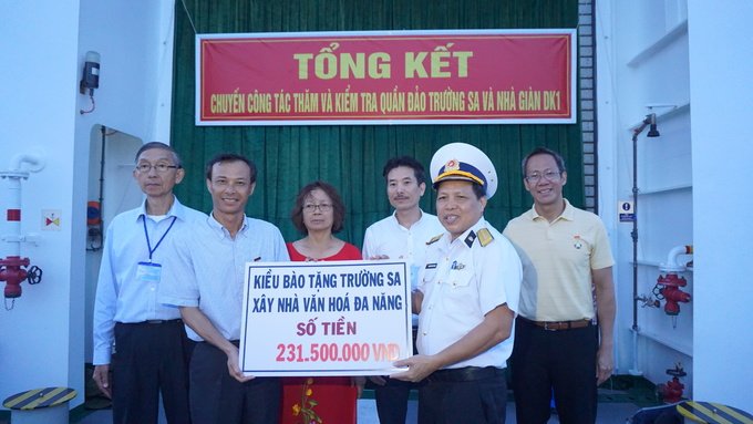 Kiều bào khắp thế giới vượt 1.000 hải lý thăm Trường Sa