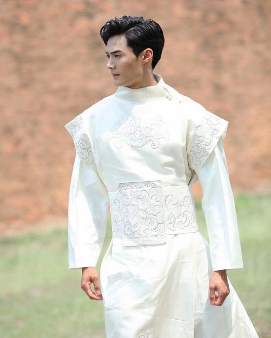 nhan-sac-doi-thuong-gay-thuong-nho-cua-tan-nam-vuong-quoc-te-2018