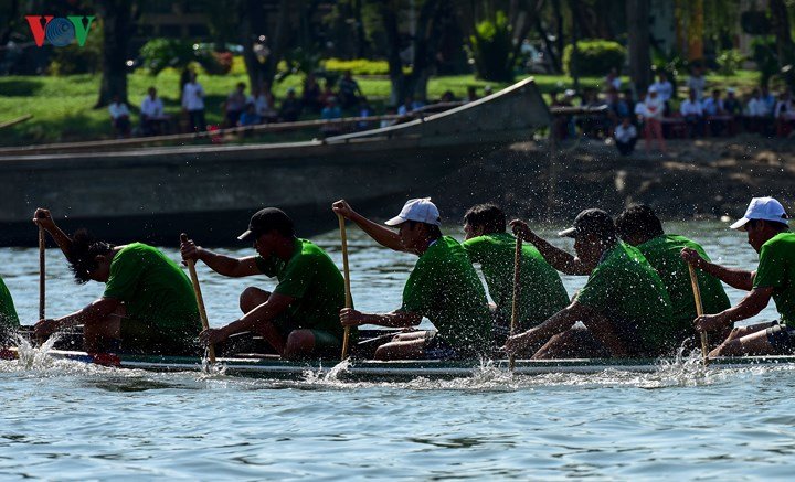 Sôi nổi giải đua ghe truyền thống chào mừng Festival Huế 2018