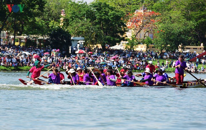 Sôi nổi giải đua ghe truyền thống chào mừng Festival Huế 2018