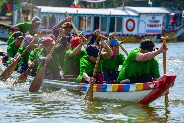 Sôi nổi giải đua ghe truyền thống chào mừng Festival Huế 2018