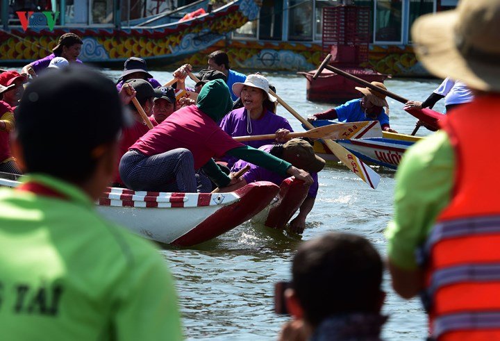 Sôi nổi giải đua ghe truyền thống chào mừng Festival Huế 2018