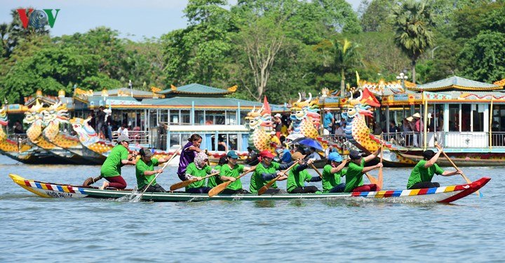 Sôi nổi giải đua ghe truyền thống chào mừng Festival Huế 2018