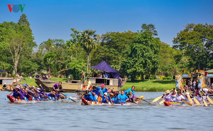Sôi nổi giải đua ghe truyền thống chào mừng Festival Huế 2018