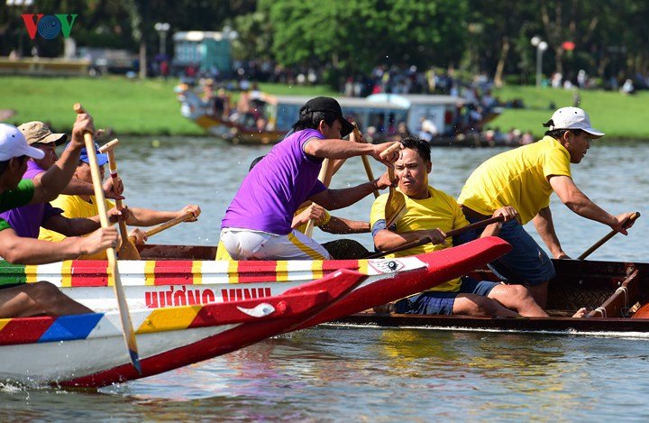 Sôi nổi giải đua ghe truyền thống chào mừng Festival Huế 2018