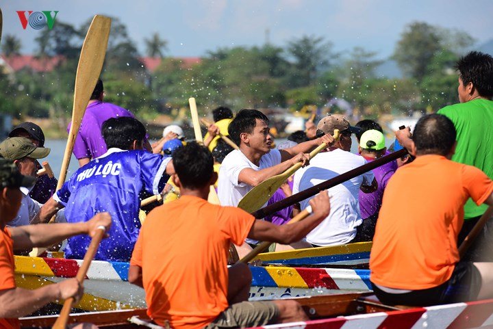 Sôi nổi giải đua ghe truyền thống chào mừng Festival Huế 2018