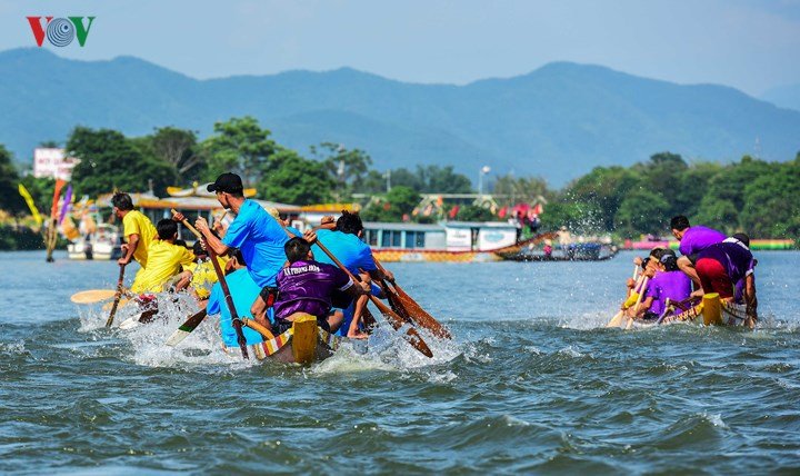 Sôi nổi giải đua ghe truyền thống chào mừng Festival Huế 2018