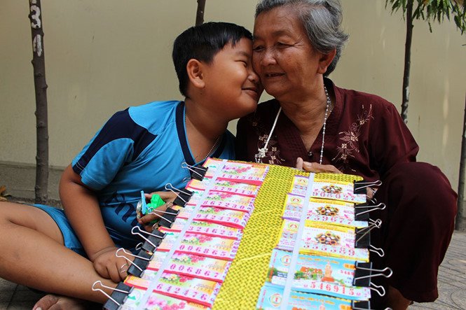 ba-ngoai-dat-chau-ban-ve-so-ngay-trung-tam-sai-gon-cho-giac-mo-di-hoc