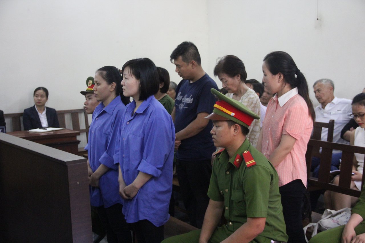 nhan-vien-ngan-hang-tu-tat-toan-so-tiet-kiem-cua-khach-chiem-doat-tien-ti