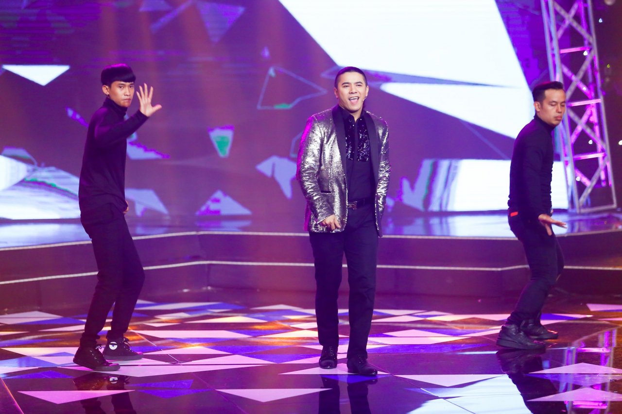 kasim-hoang-vu-chang-ca-si-chung-tinh-hiem-co-kho-tim-cua-showbiz-viet