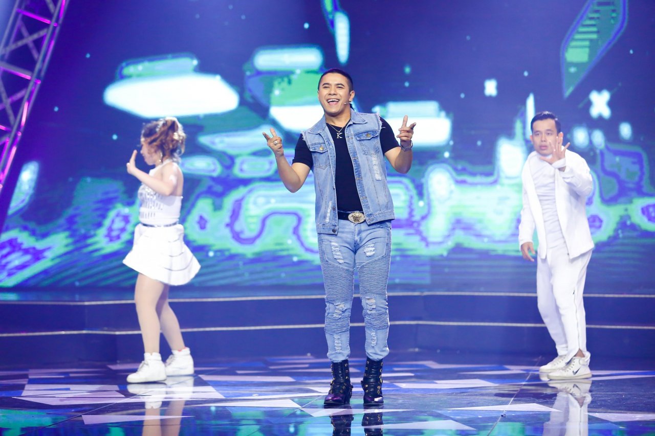 kasim-hoang-vu-chang-ca-si-chung-tinh-hiem-co-kho-tim-cua-showbiz-viet