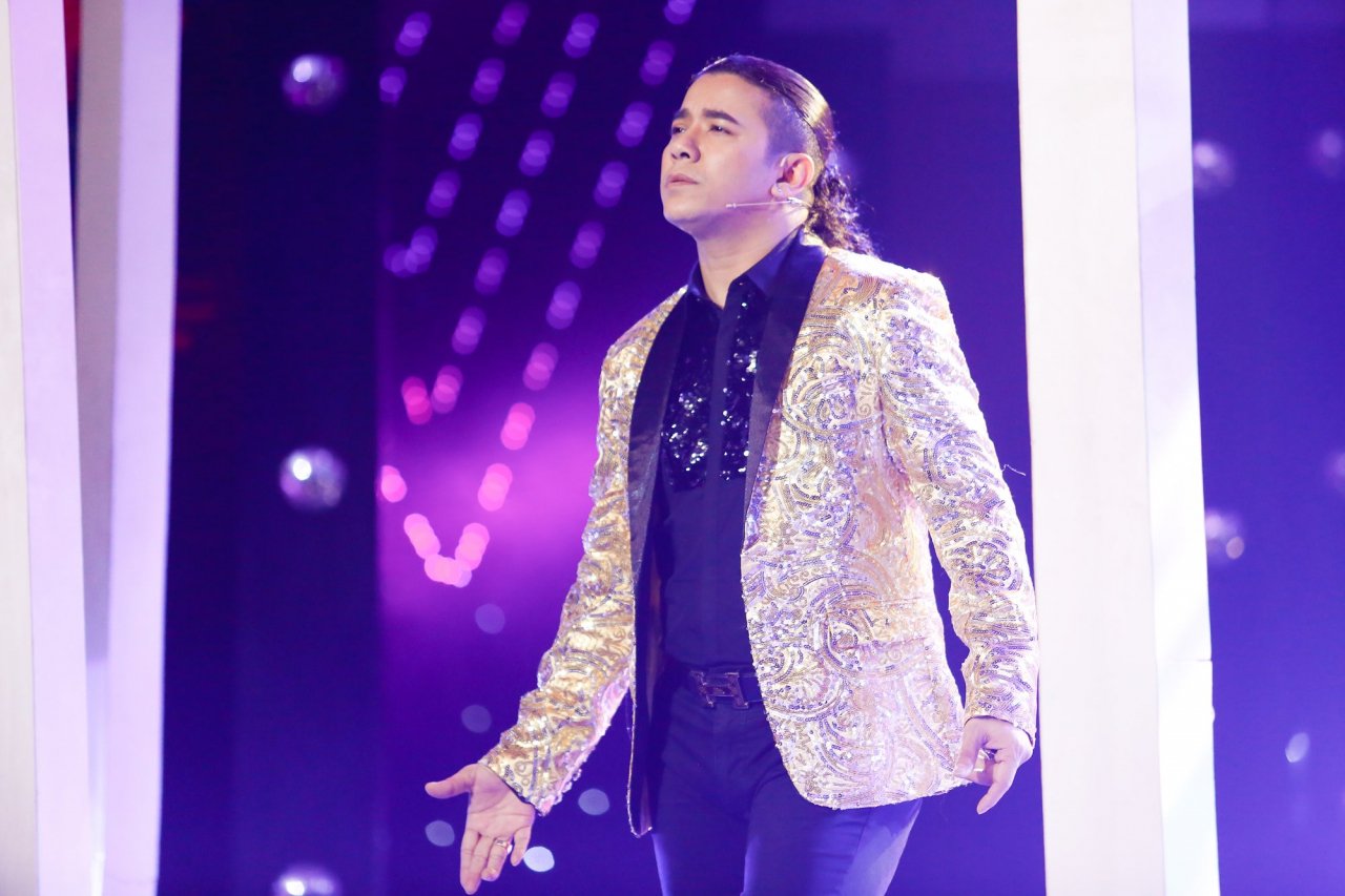 kasim-hoang-vu-chang-ca-si-chung-tinh-hiem-co-kho-tim-cua-showbiz-viet