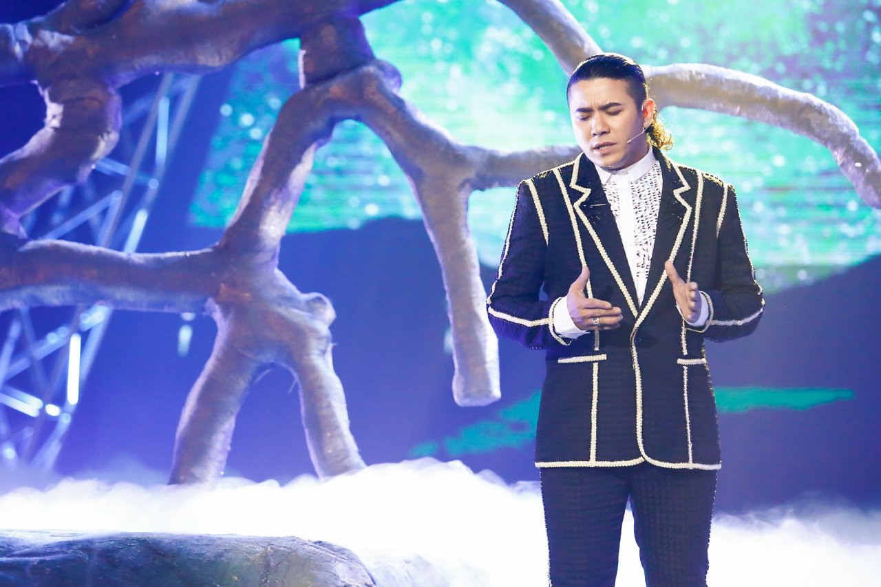 kasim-hoang-vu-chang-ca-si-chung-tinh-hiem-co-kho-tim-cua-showbiz-viet