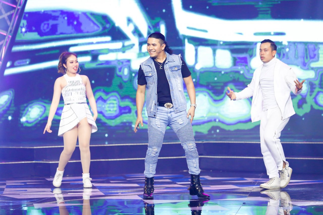 kasim-hoang-vu-chang-ca-si-chung-tinh-hiem-co-kho-tim-cua-showbiz-viet