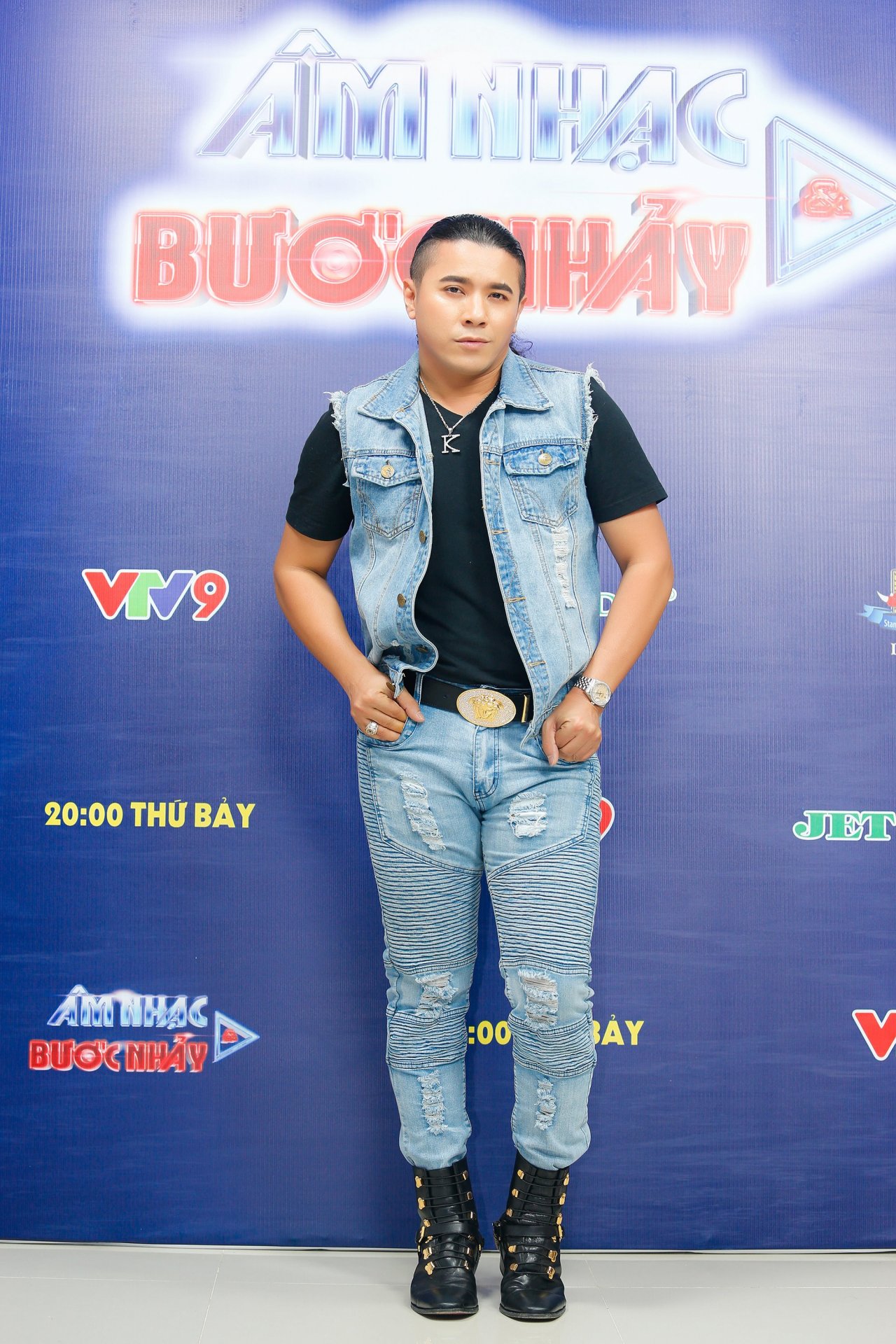 kasim-hoang-vu-chang-ca-si-chung-tinh-hiem-co-kho-tim-cua-showbiz-viet