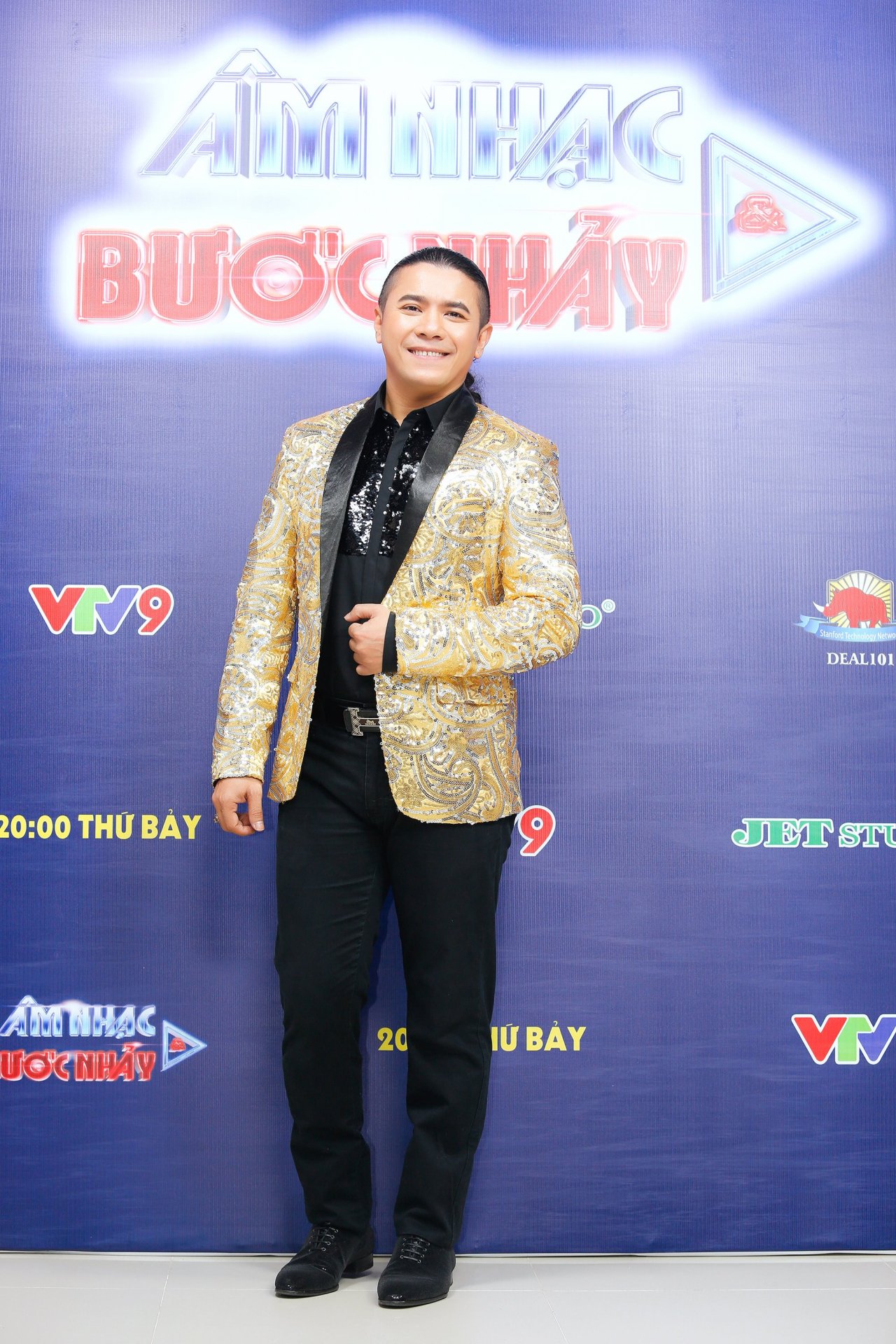 kasim-hoang-vu-chang-ca-si-chung-tinh-hiem-co-kho-tim-cua-showbiz-viet