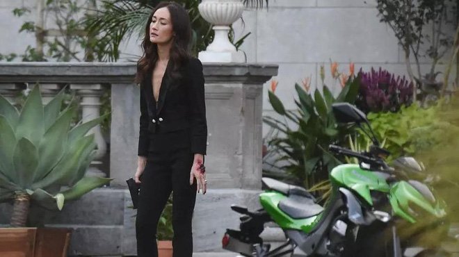Sao nữ gốc Việt đóng cảnh nóng đồng giới với bạn diễn 48 tuổi