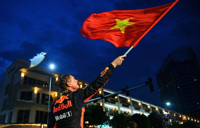 Xe đua Công thức 1 lần đầu tiên lăn bánh tại Việt Nam