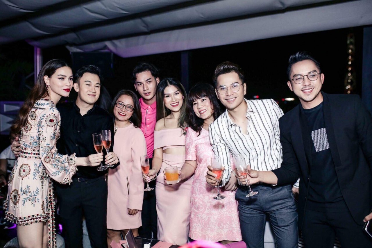 dan-sao-viet-cung-nhau-hoi-tu-trong-dem-pink-party-cua-ho-ngoc-ha