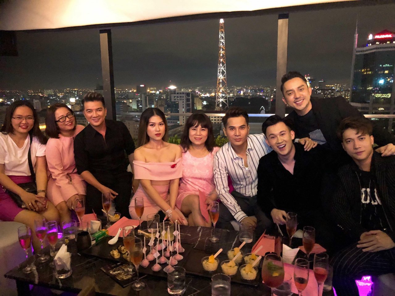 dan-sao-viet-cung-nhau-hoi-tu-trong-dem-pink-party-cua-ho-ngoc-ha