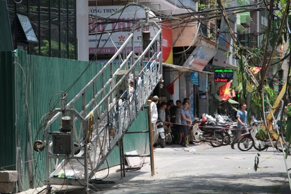 gian-cau-lau-kinh-o-ha-noi-bat-ngo-sap-2-nguoi-nhap-vien