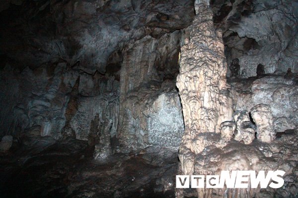 Cảnh đẹp mê hồn trong động rắn khổng lồ, dài 50km xuyên từ Sơn La sang Thanh Hóa