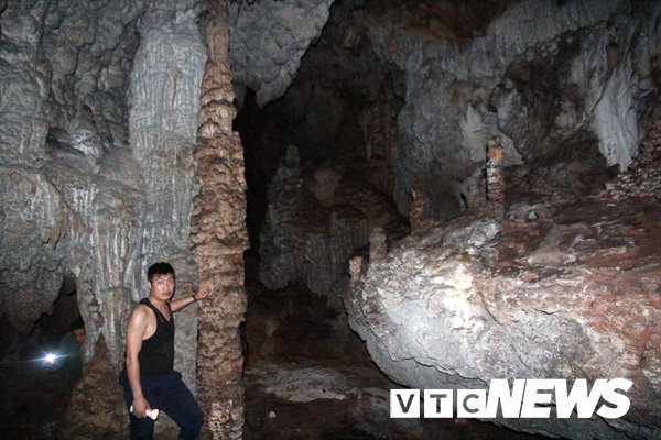 Cảnh đẹp mê hồn trong động rắn khổng lồ, dài 50km xuyên từ Sơn La sang Thanh Hóa