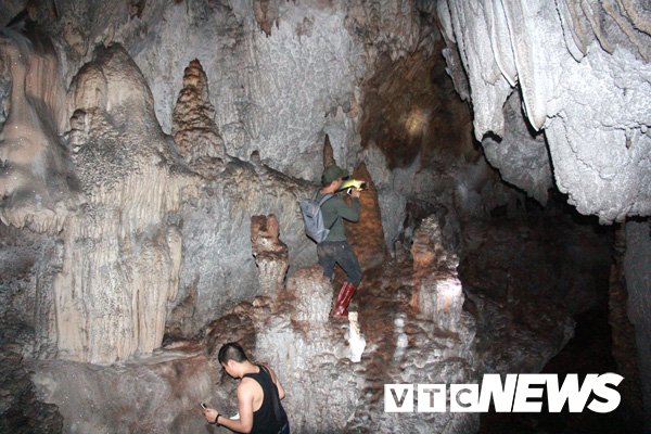 Cảnh đẹp mê hồn trong động rắn khổng lồ, dài 50km xuyên từ Sơn La sang Thanh Hóa