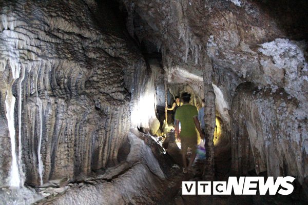 Cảnh đẹp mê hồn trong động rắn khổng lồ, dài 50km xuyên từ Sơn La sang Thanh Hóa