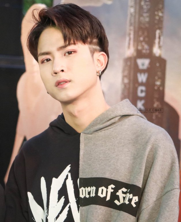 doc-quyen-hot-boy-toki-hen-ho-ha-vi-va-bi-mat-it-nguoi-biet-ve-chuyen-tinh-cam-cua-cac-thanh-vien-uni5