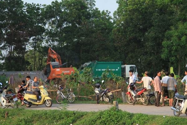 ha-noi-khu-dan-cu-khon-kho-vi-bai-tap-ket-rac-thai-chinh-quyen-ky-cam-ket-tim-dia-diem-moi